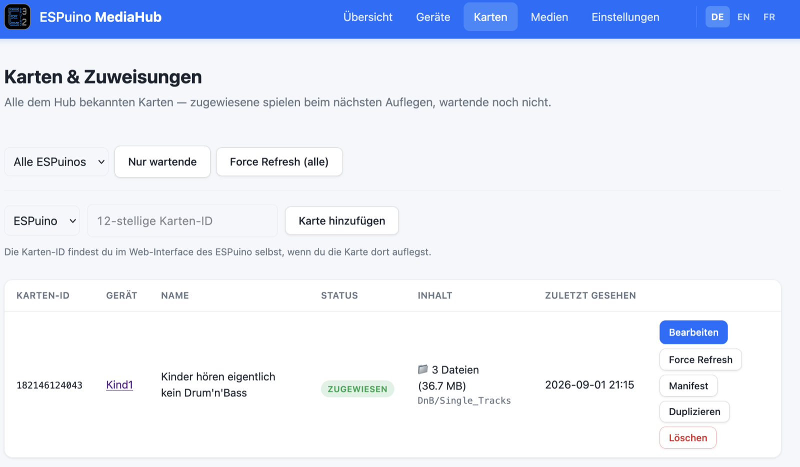 Die Karten-und-Zuweisungen-Liste im MediaHub mit einer bereits zugewiesenen Karte und den Aktionen Bearbeiten, Force Refresh, Manifest, Duplizieren und Löschen
